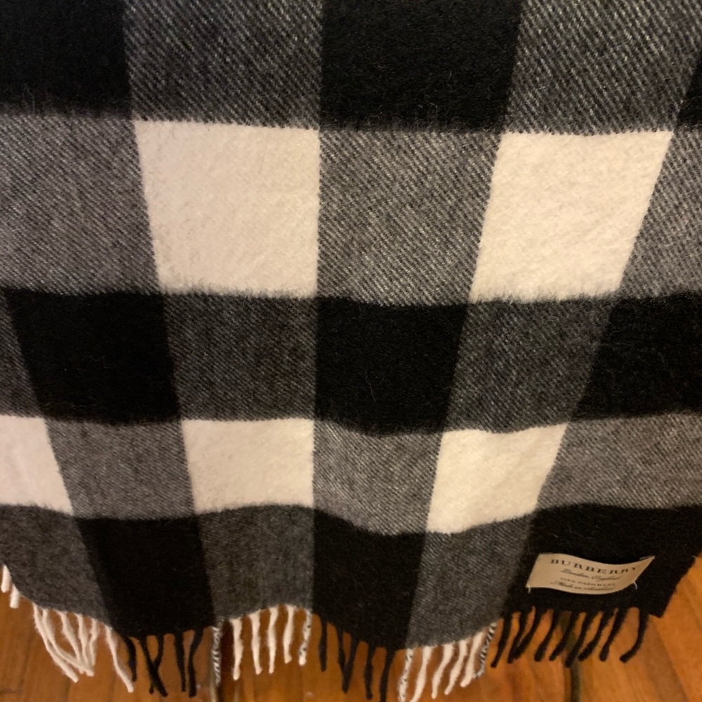 Burberry Black/White HalfMega Check Cashmere Scarf - Picture 5 of 5